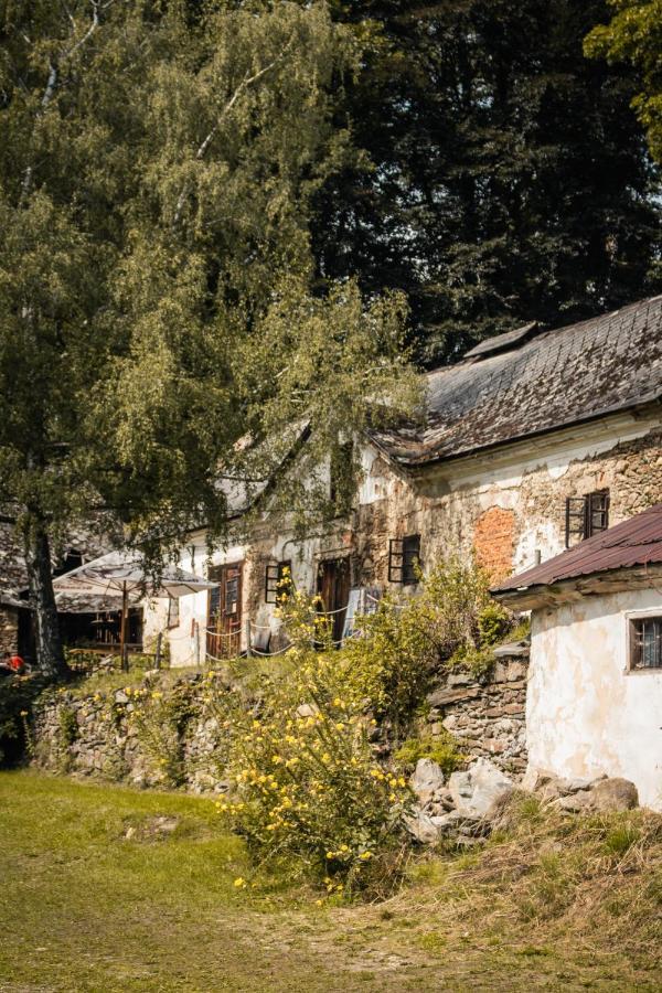 Nezamek Hotel Hartmanice  Eksteriør billede